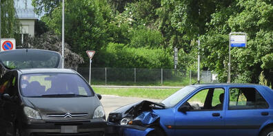 Bei der Kollision zwischen zwei Autos wurden in Münchwilen TG vier Personen leicht verletzt.