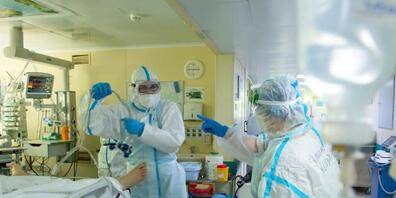 Blick auf eine Station in einem Moskauer Krankenhaus. Foto: Denis Grishkin/Moscow News Agency/dpa