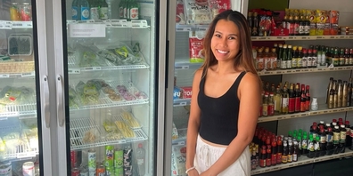 Inhaberin Julie Wild im Asia Store SunShine, der sich seit seiner Eröffnung im März 2023 zu einem beliebten Laden und Treffpunkt entwickelte.