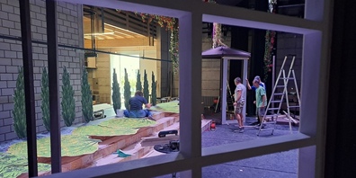 Der Bühnenaufbau für «Wiener Blut» der Operettenbühne Hombrechtikon läuft auf vollen Touren.