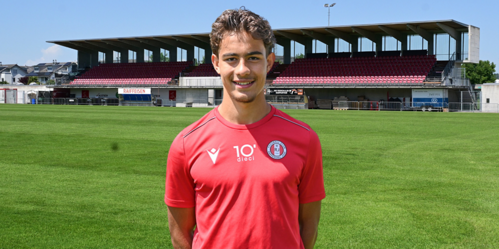 Vom FCRJ-Nachwuchs zum Profi: Davide Muzzi unterschreibt seinen ersten Profivertrag. Der Club setzt ein starkes Zeichen für Nachwuchsförderung.