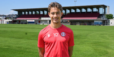 Vom FCRJ-Nachwuchs zum Profi: Davide Muzzi unterschreibt seinen ersten Profivertrag. Der Club setzt ein starkes Zeichen für Nachwuchsförderung.