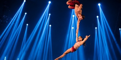 Die in Uznach wohnhafte Fällander Artistin Janine Eggenberger und Fabien Ropraz freuen sich über die Silbermedaille am internationalen Circusfestival in Almaty.