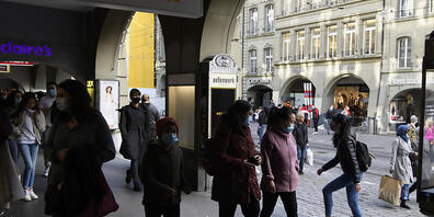 Die Maskenpflicht im Freien wie unter der Laube in der Stadt Bern könnte fallen.