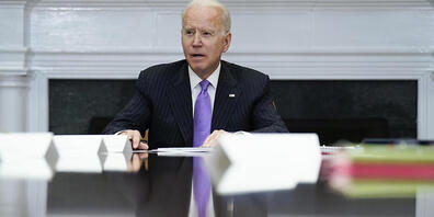 Joe Biden, Präsident der USA, spricht im Roosevelt-Raum des Weißen Hauses. Foto: Evan Vucci/AP/dpa