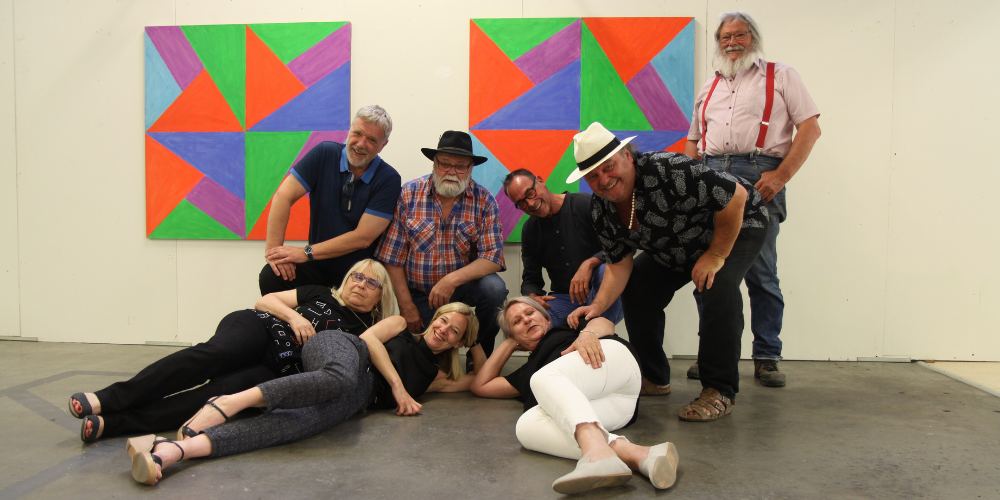 Geschlossen tritt der Vorstand der Galerie art dOséra Ende Jahr zurück. Von links vorne: Susi Miara, Eva Wrann, Rita Zäch. Hinten: Thomas Jutz, Peter Federer, Fredi Wenk, Kurt Spirig (Kuspi) und Jürg Jenny.