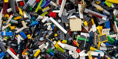 Der Spielwarenhersteller Lego hat seinen ersten Prototypen für einen Baustein aus wiederverwertetem Kunststoff präsentiert. (Archivbild)