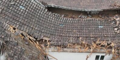 Beim Einsturz des Daches eines unbewohnten Hauses in St. Gallen wurde niemand verletzt. (Archivbild)