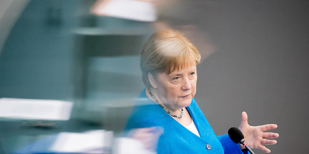 Bundeskanzlerin Angela Merkel (CDU) spricht bei der Regierungsbefragung während der Plenarsitzung im Deutschen Bundestag. Foto: Christoph Soeder/dpa