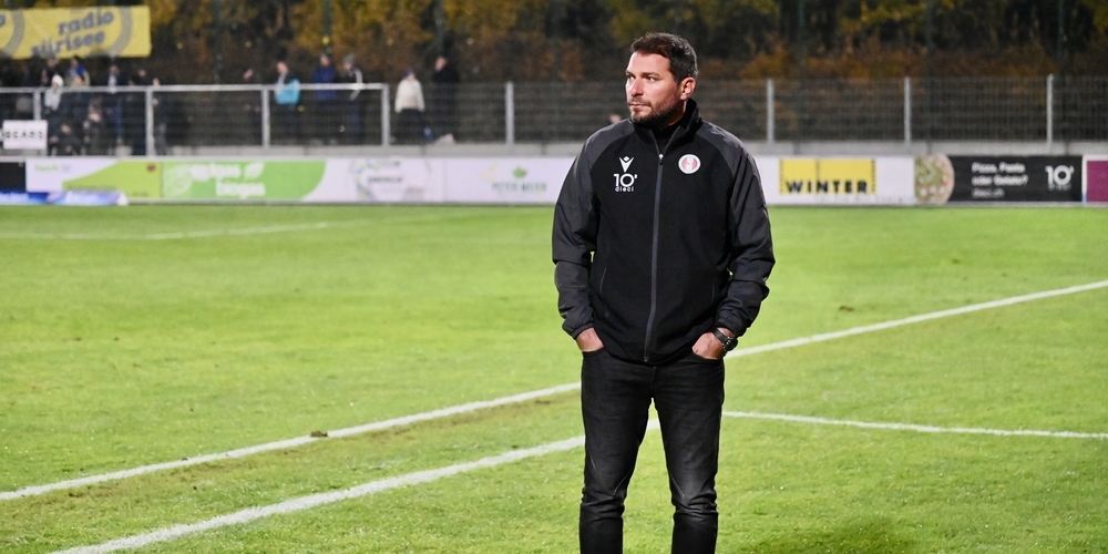 Nach der Auftaktniederlage gegen den FC Wil zeigt der FC Rapperswil-Jona mit Trainer Selcuk Sasivari gegen Stade Nyonnais eine Reaktion. (Archivbild)