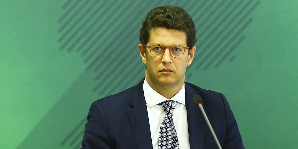 ARCHIV - Brasiliens Umweltminister Ricardo Salles spricht auf einer Pressekonferenz. Angesichts von Ermittlungen ist er nun zurückgetreten. Foto: Marcelo Camargo/Agência Brasil/Agencia Brazil/dpa - ACHTUNG: Nur zur redaktionellen Verwendung und nu...