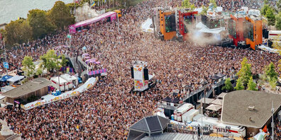 Während der Street Parade tanzen und feiern hunderttausende Electro- und Techno-Begeisterte rund um das Zürcher Seebecken. (Archivbild)