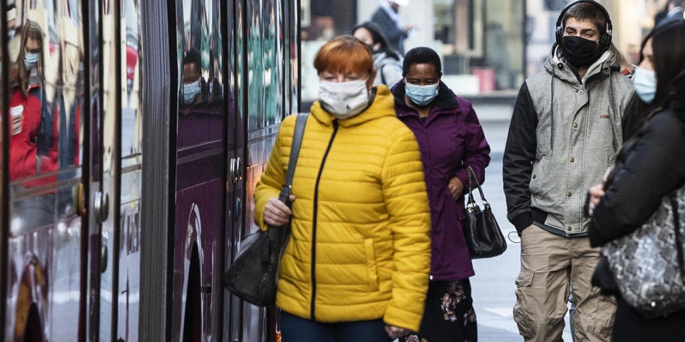 Dank der guten epidemiologischen Lage und dem Impffortschritt fällt ab Samstag in der Schweiz im Freien die Maskenpflicht. (Archivbild)