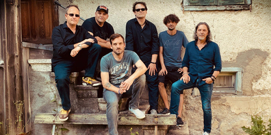 Die Glarner Band Weekaend wird dank der Liebschaft des Sängers Marco Desimoni aus Reichenburg (Bild links vorne; ganz rechts Gitarrist Urs Schnider aus Lachen) bald Auftritte mit Nina Burri haben.