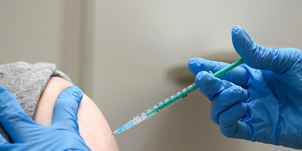 ARCHIV - Experten der US-Gesundheitsbehörde CDC sehen einen Zusammenhang zwischen Corona-Impfungen und selten auftretenden Herzmuskelentzündungen bei jüngeren Männern. Foto: Bernd Weißbrod/dpa Foto: Bernd Weißbrod/dpa