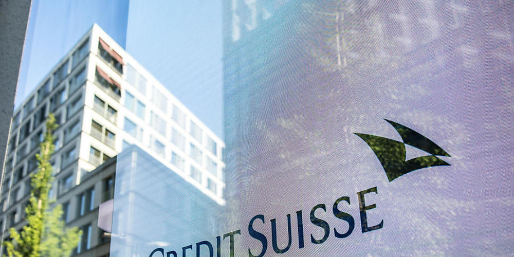 Die Credit Suisse lotet Insidern zufolge einen tiefgreifenden Umbau aus. Angesichts des tiefen Börsenwertes befürchte die CS-Spitze, dass die Bank ins Visier eines aktivistischen Investors oder eines zukaufshungrigen Konkurrenten geraten könnte. (...