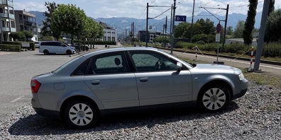 Diese ohne Kontrollschild beim Bahnhof Schmerikon parkierte Audi A4 Limousine in Silber/Grau ist vom Halter innert zwei Wochen abzuholen.