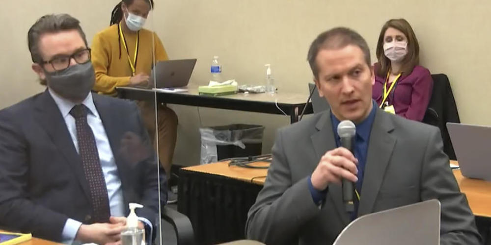 ARCHIV - Der Angeklagte Derek Chauvin (r) und sein Verteidiger Eric Nelson (l) im Gerichtssaal in Minneapolis. Foto: Uncredited/Pool Court TV/AP/dpa