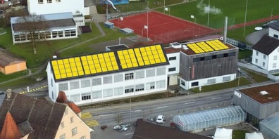 Auf den Dächern des Gehörlosendorfs in Turbenthal werden über 150 Solarpanels angebracht. Private und Firmen können sich via Crowdplattform daran beteiligen.