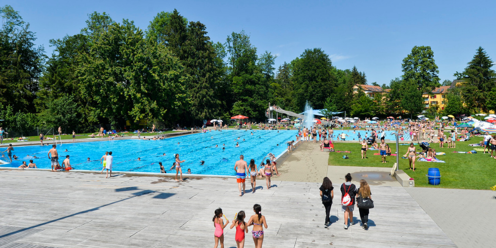 Auch das Freibad Lerchenfeld lädt ab Auffahrt wieder zum Sprung ins kühle Nass ein.