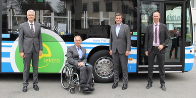 Auf dem Bild vlnr: Daniel Wild (neuer Verwaltungsratspräsident), Hans Frei (scheidender Verwaltungsratspräsident), This Zopfi (neuer Verwaltungsrat), Roland Ochsner (Unternehmensleiter BOS Gruppe). Nicht auf dem Bild: Hans Mäder