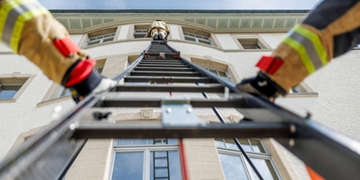Die 15 Meter lange neue Carbon-Rettungsleiter der Feuerwehr Rapperswil-Jona ist stabiler, feuerfester und leichter als Modelle aus Aluminium oder Holz.