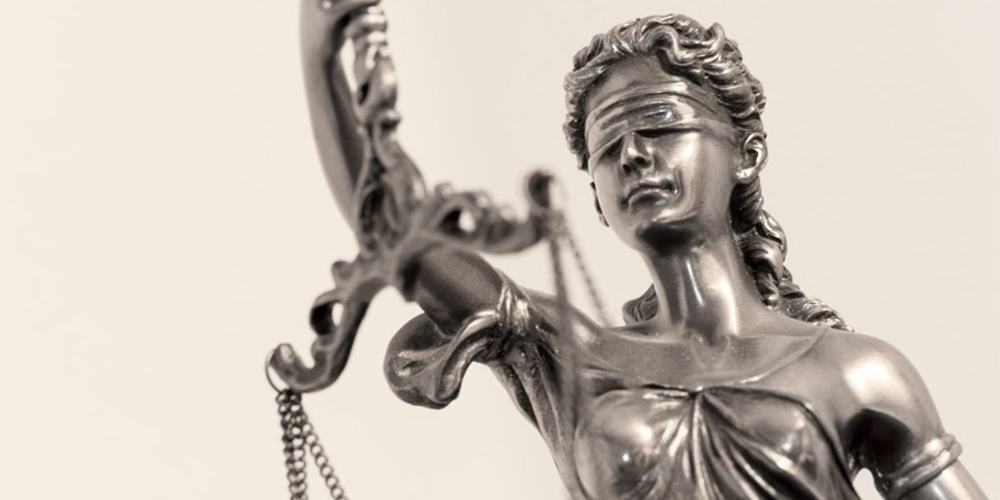 Nur eine bedigte Geldstrafe? Manchmal ist Justitia wirklich von Blindheit geschlagen