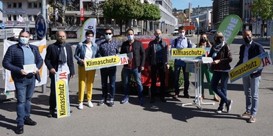 Von links: Harry Huber, GLP / Guido Wick, GRÜNE prowil / Regierungsrätin Susanne Hartmann, CVP / Franklin Munishi, CVP / Stadtrat Dario Sulzer, SP / Martin Neff, GLP / Nicolas Stillhard, JFDP / Salome Zeintl, JFDP / Franziska Cavelti, GLP und Stadtrat Jigme Shitsetsang, FDP.