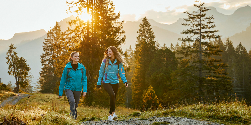 Frauen wollen die Welt sehen. Das könnte diesen Sommer immer noch schwierig sein. Doch das Feeling des hohen Nordens liegt ganz nah: in den Moorwäldern der Ibergeregg.