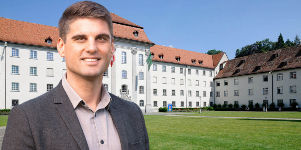 Daniel Bosshard, Präsident und Kantonsrat der Grünen, kritisiert die Verzögerungstaktik der St.Galler Regierung bezüglich PFAS-Fleisch.