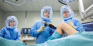 Das roboterassistierte Operationssystems VELYS™ setzt bei der Implantation von Knie-Totalprothesen neue Massstäbe – nun auch am Spital Linth.