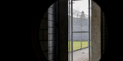 Im Kanton St.Gallen sind die Gefängnisse mehr aus ausgelastet. Nun sollen in Bazenheid 12 und Uznach 14 Plätze geschaffen werden. (Archivbild)