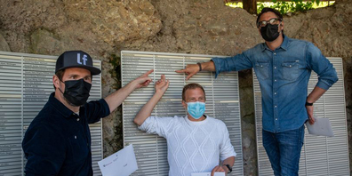 Stefan Büsser (Mitte) und seine zwei Quotenmänner-Kollegen waren gestern im Tierpark Goldau auf einer Mission.