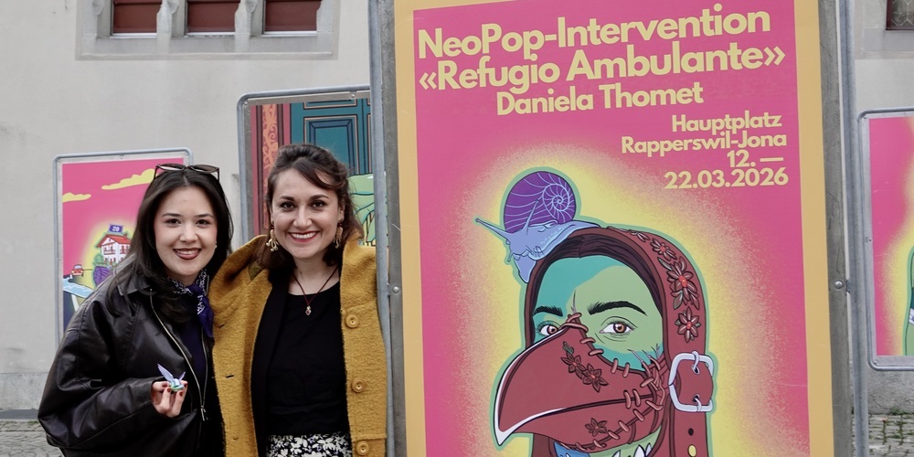 v.l. Daniela Thomet, Künstlerin der Ausstellung «Refugio Ambulante».; Ruth Pilotto, Kunstmediatorin und Gründerin IntegrArte Rapperswil-Jona.