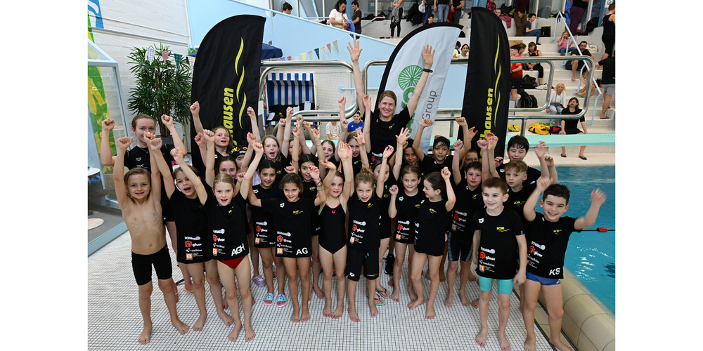 Die Mannschaft des Schwimmclub Schaffhausen freut sich über den erfolgreichen Wettkampf.