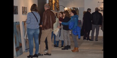 Gut besuchte Vernissage der Jahresausstellung des Vereins Kunst Schwyz.