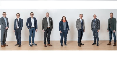 Der Gemeinderat hat die Legislaturziele festgelegt (v. l.): Markus Lichtensteiger, Edi Hartmann, Pascal Bossart, Gemeindepräsident Elmar Metzger, Nadja Heuberger-Stengel, Erwin Thalmann, Schulratspräsident Christoph Ackermann und Ratsschreiber Marc Gattiker. 