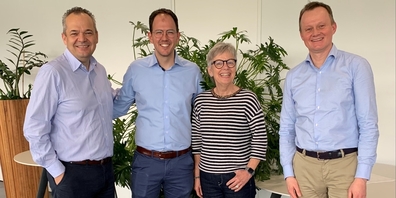Sorgten für eine besondere Schmerkner Tea Time: (v.l.) Ralf Grüniger (Sirocco BioTee), Silvan Tschirky (Bäckerei Tschirky),  Cornelia Munz (Organisation Seniorenteam) und Dirk Irmer (Teeverkoster Sirocco).