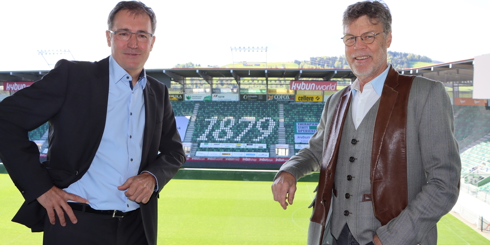 Initianten des «Aktionsbündnis Ostschweiz»: Nationalrat Roland Rino Büchel (l.) und Unternehmer Karl Müller im Kybunpark.