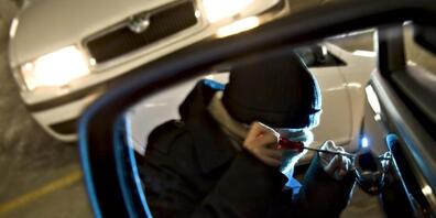 Die drei in Pfäffikon verhafteten Jugendlichen sind laut Polizei Teil einer kriminellen Bande, die auf Diebstahl von Luxusautos spezialisiert ist. (Symbolbild)