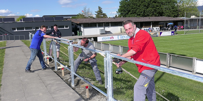 Die Widnauer «Büezer» an der Arbeit: v.r. Dominik Oehy, Remo Haltiner, Roland Heule, Sven Sonderegger; nicht im Bild Urs Spirig, Markus Stoop, Denis Dogan und Simon Wüst
