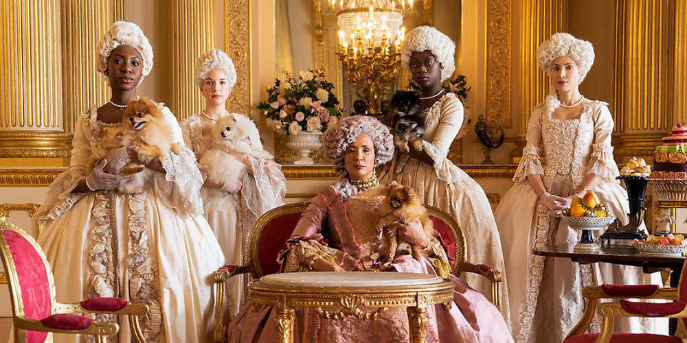 ARCHIV - Golda Rosheuvel (M) als Königin Charlotte in einer Szene aus der Serie «Bridgerton». Foto: Liam Daniel/Netflix/dpa - ACHTUNG: Nur zur redaktionellen Verwendung im Zusammenhang mit einer Berichterstattung über Serie und nur mit vollständig...