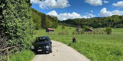 Bei einer Kollision mit einem Auto sind ein 15-jähriger  Motorradlenker und sein gleichaltriger Mitfahrer in Dussnang TG verletzt worden. Der Töff war gestohlen.