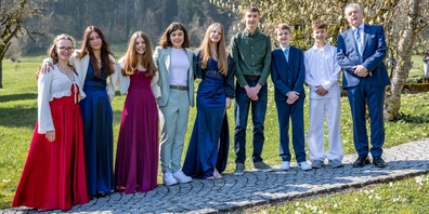 Gruppenbild der fünf Konfirmandinnen und drei Konfirmanden aus Schänis und Maseltrangen.