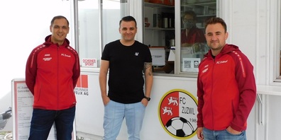 Alles unter Dach und Fach: v. l. Präsident Fabio Vitto, Cheftrainer Petrit Duhanaj und Technischer Leiter Beni Kuhn.