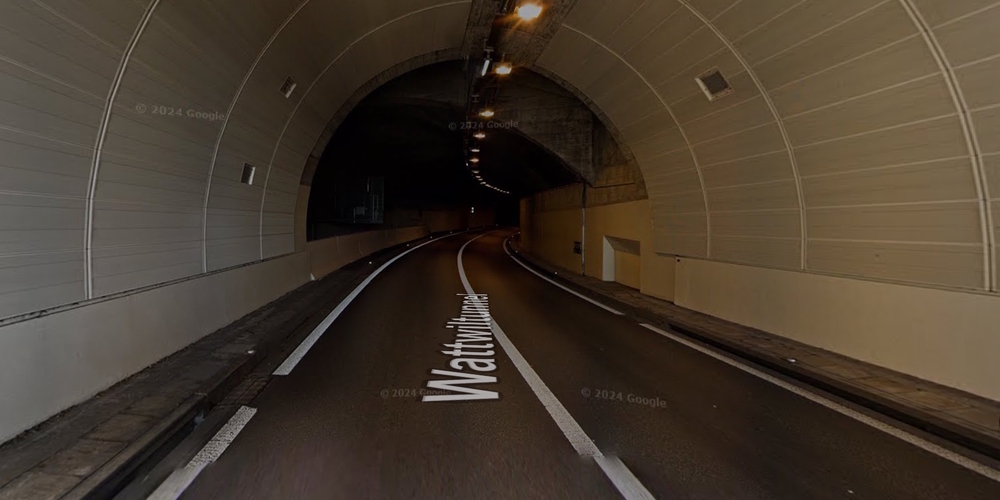 Für die Erneuerung der Tunnellüftung wird die Umfahrungsstrasse H16 in Wattwil für eine Nacht gesperrt. (Archivbild)