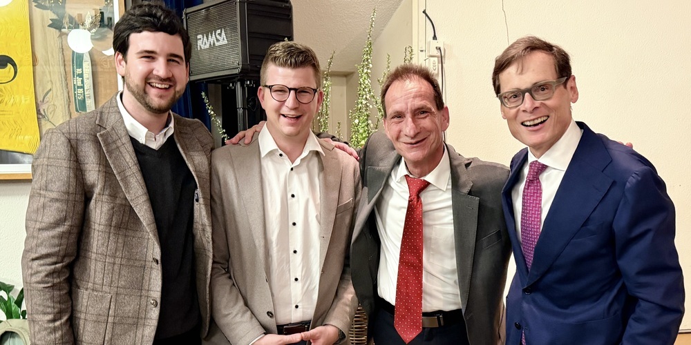 Boten einen spannenden Abend am 25 Jahre Jubiläum: v.l. Mihajlo Mrakic; Mike Egger; Stefan Wäckerlin; Roger Köppel.