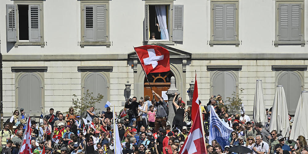 Für die Demo der Massnahmen-Gegner erteilte die Stadt Rapperswil-Jona keine Bewilligung. Dies grenzt laut einem Vorstoss aus dem St.Galler Kantonsrat an Willkür. (Symbolbild)