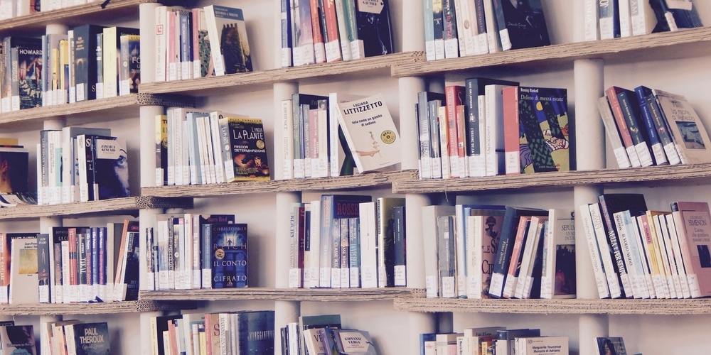 Machen Sie mit und bewerten Sie die Angebote der Bibliothek. (Themenbild)