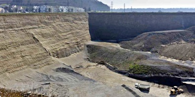 Die SVP fordert mehr Nachhaltigkeit bei den Eschenbacher Kiesabbau- und Deponie-Projekten.